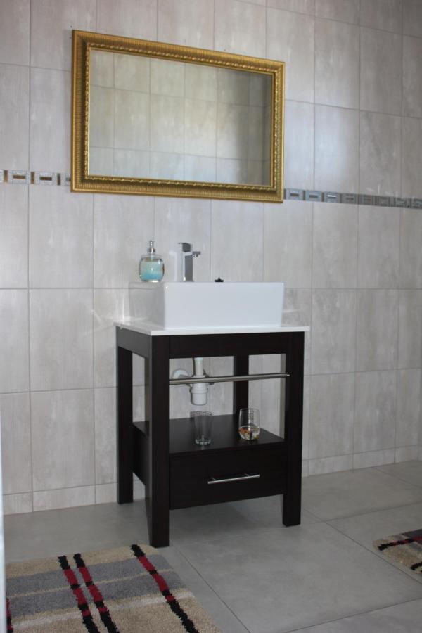 Coco Palm Bed & Breakfast Windhoek Buitenkant foto
