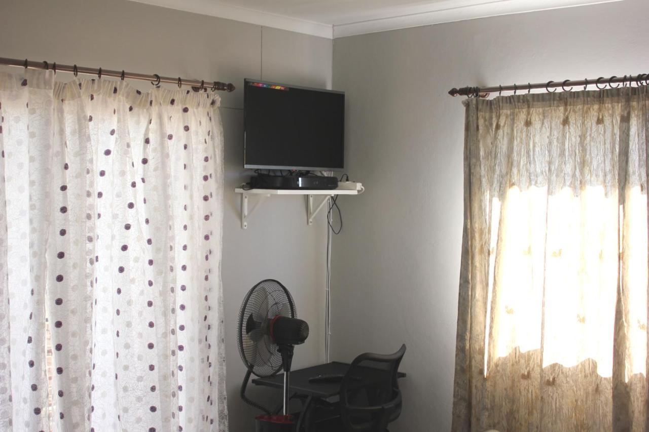 Coco Palm Bed & Breakfast Windhoek Buitenkant foto