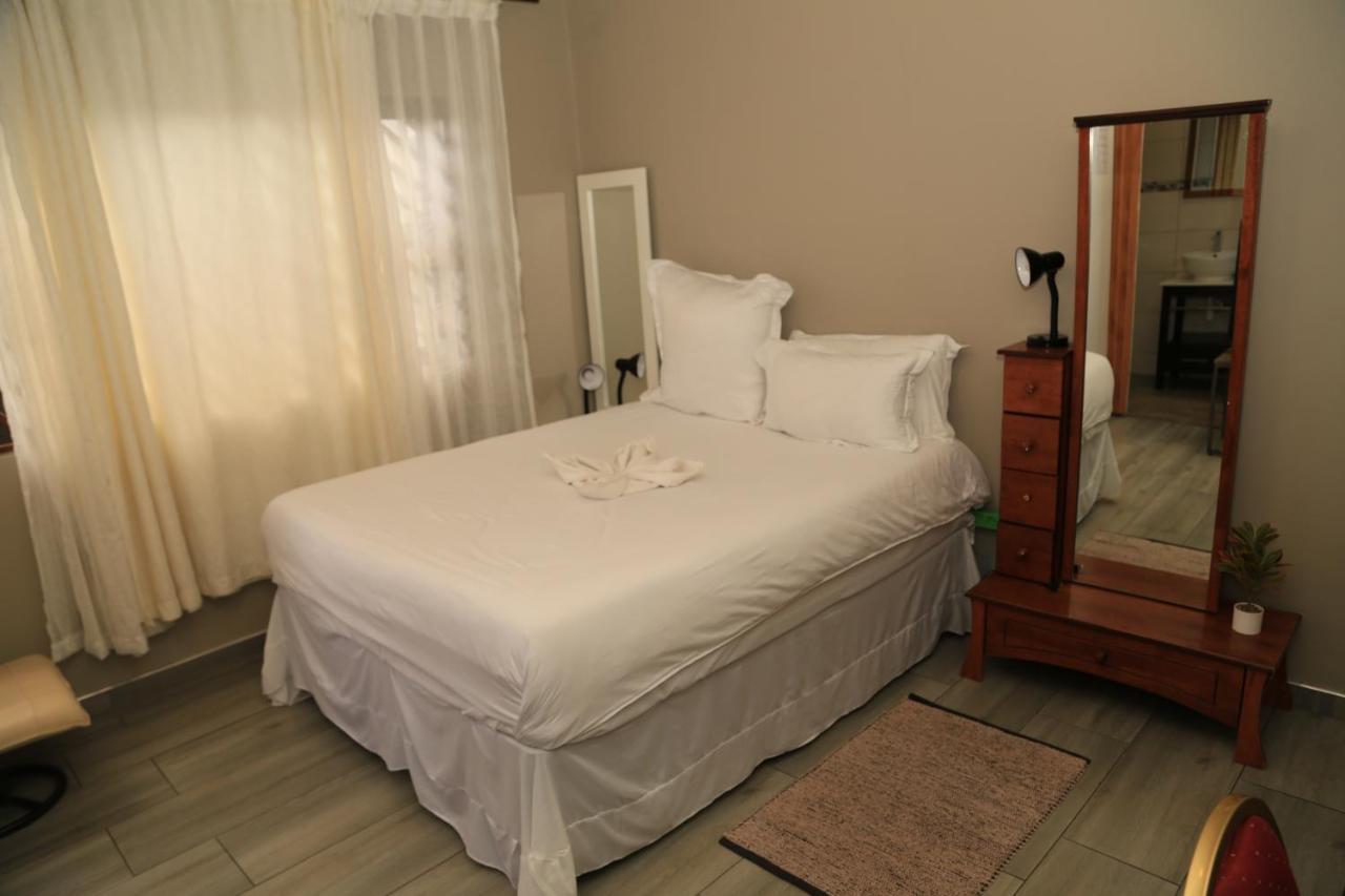 Coco Palm Bed & Breakfast Windhoek Buitenkant foto