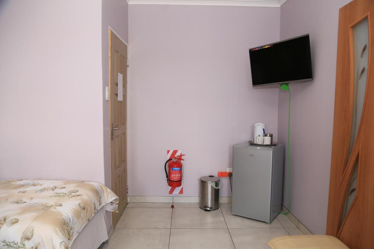Coco Palm Bed & Breakfast Windhoek Buitenkant foto